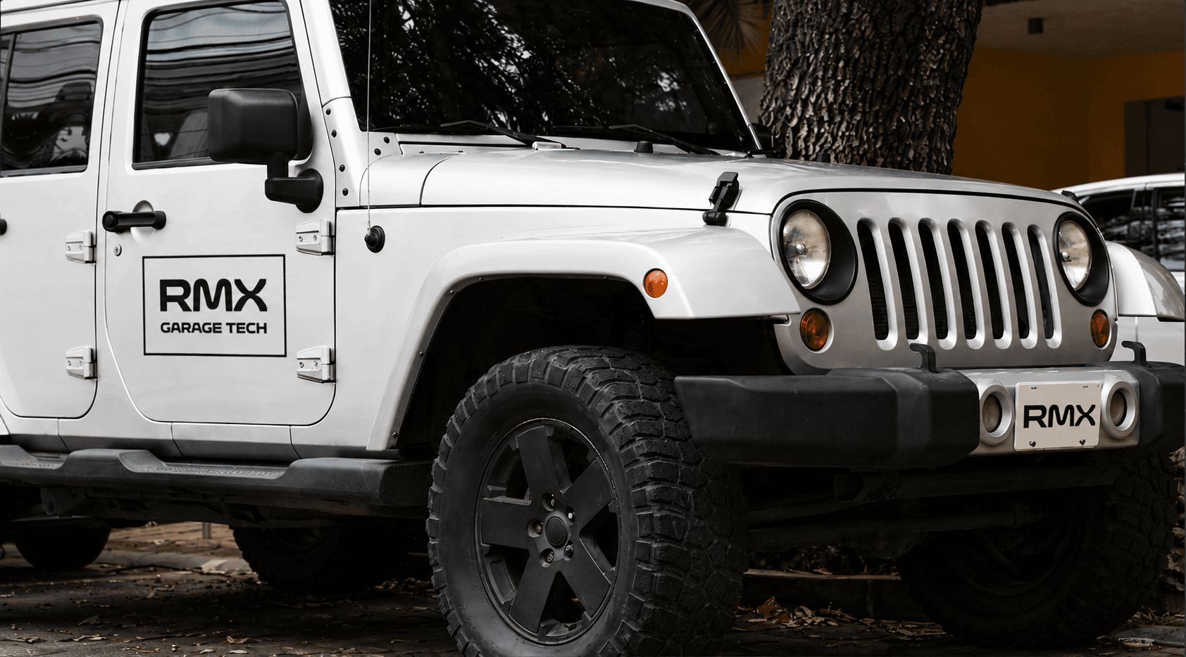 Jeep com identidade RMX Garage Tech